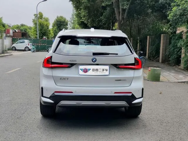 BMW IX1 2025