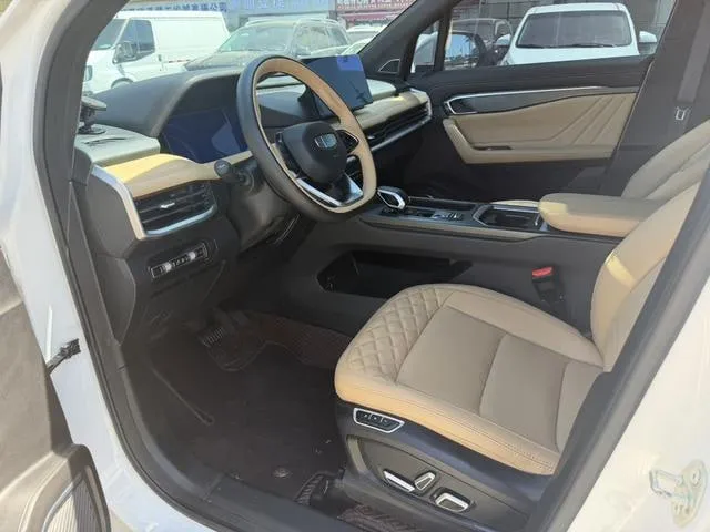 GEELY OKAVANGO 2023