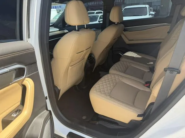 GEELY OKAVANGO 2023