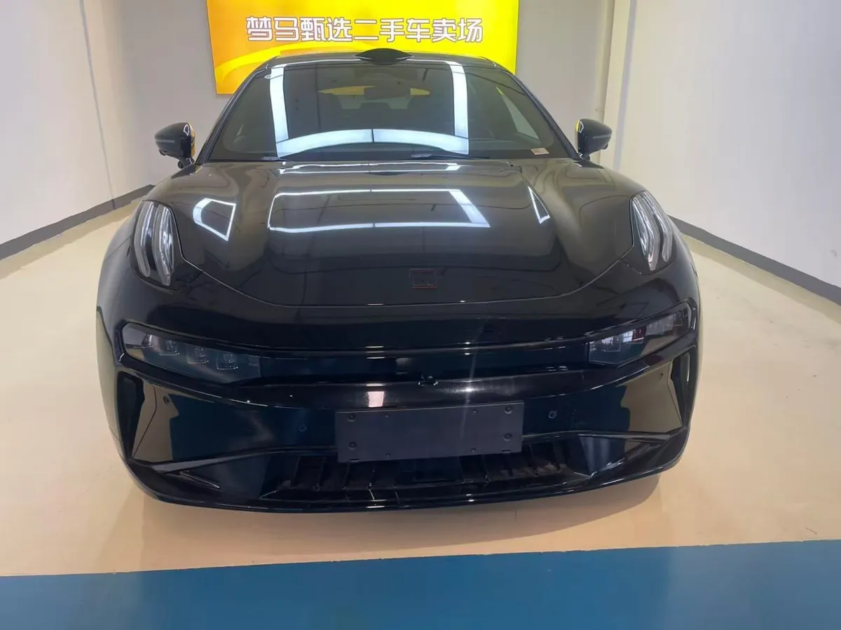 ZEEKR 001 2025