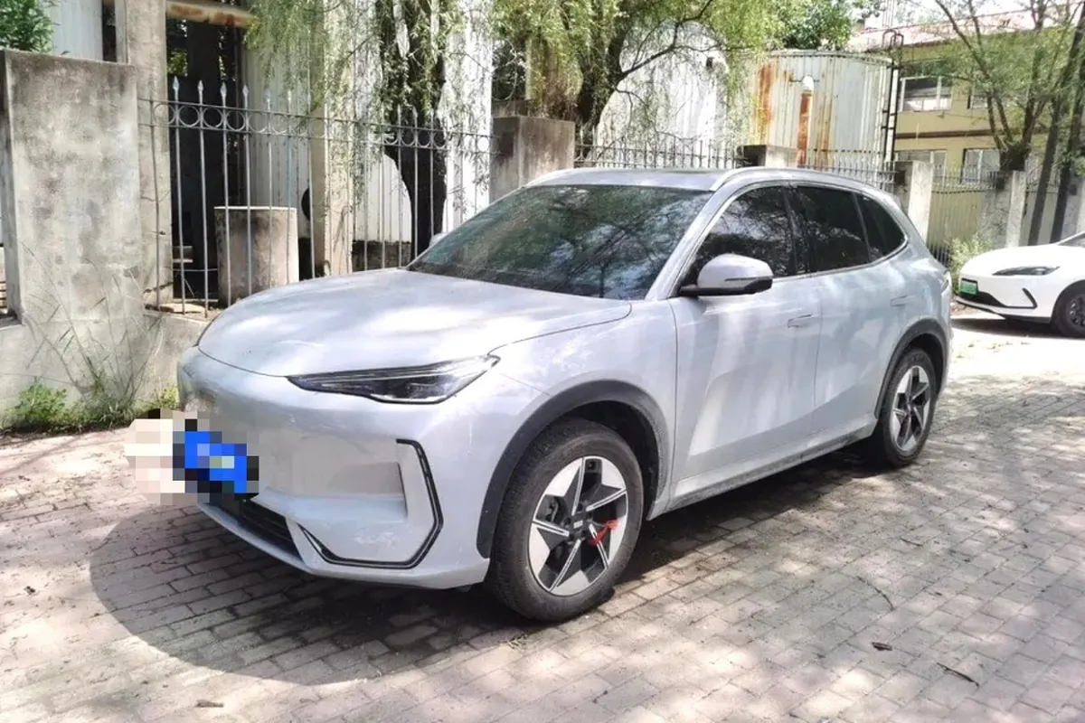 GEELY E5 2025