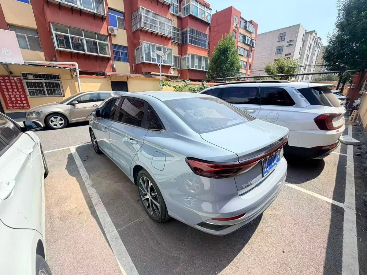 GEELY EMGRAND 2023