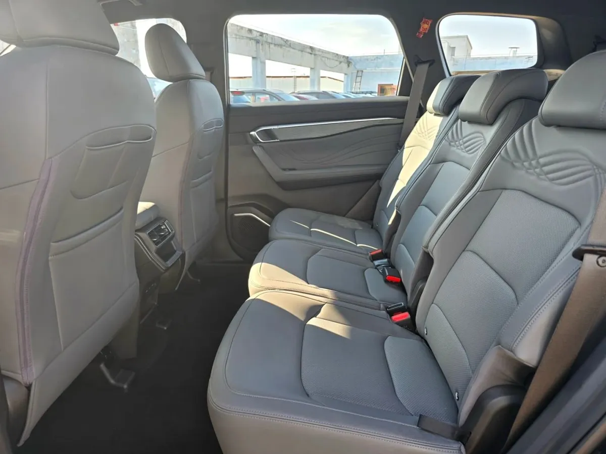 GEELY OKAVANGO 2025