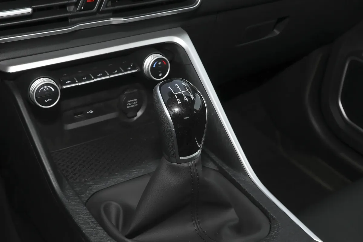 GEELY COOLRAY 2025