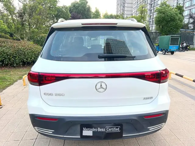 MERCEDES-BENZ EQB 260 2023