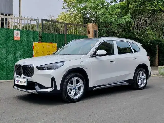 BMW IX1 2025