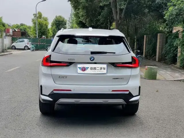 BMW IX1 2025