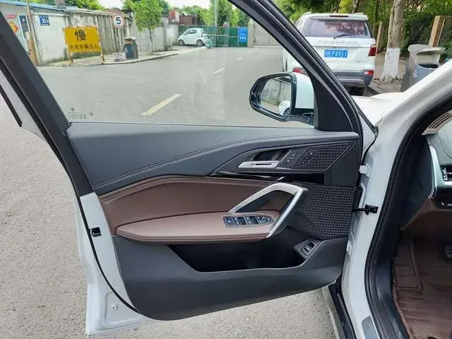 BMW IX1 2025