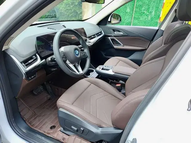 BMW IX1 2025