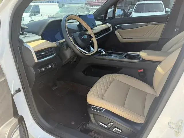 GEELY OKAVANGO 2023