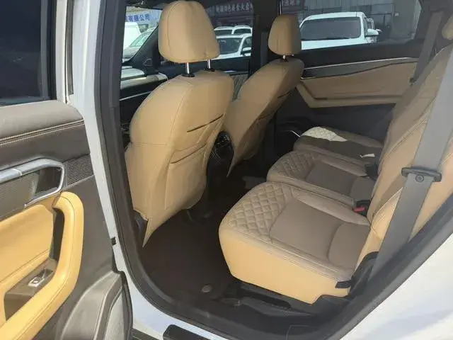 GEELY OKAVANGO 2023