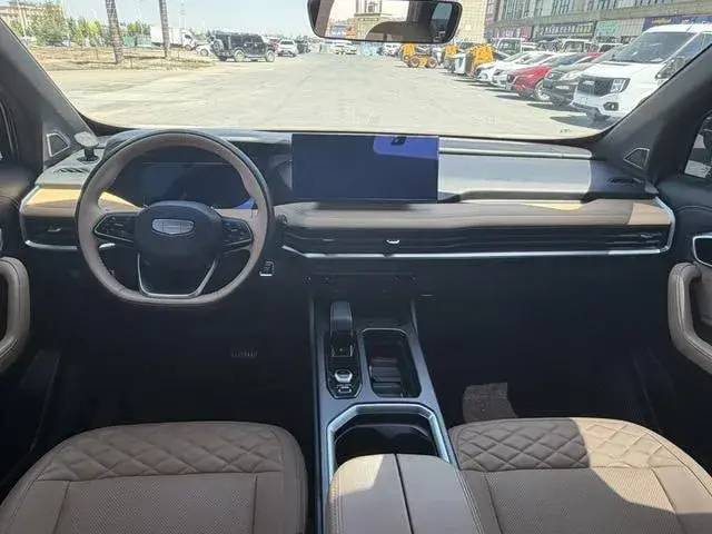 GEELY OKAVANGO 2023