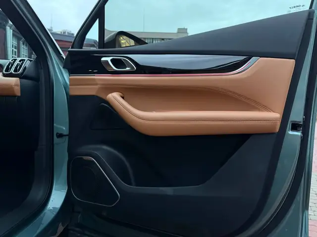 GEELY BOYUE L 20-ДЮЙМОВЫЕ ДИСКИ ПРОЕКЦИОННЫЙ ЭКРАН НА ВЕТРОВОЕ СТЕКЛО ПРЕМИАЛЬНАЯ АКУСТИКА INFINITY А ТАКЖЕ КРЕСЛА 2025