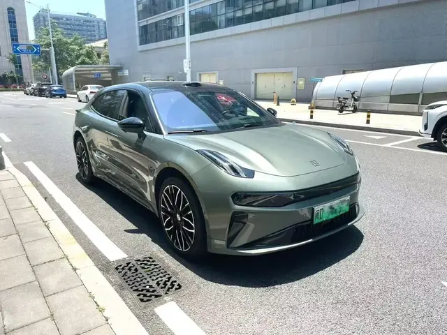 ZEEKR 001 2024