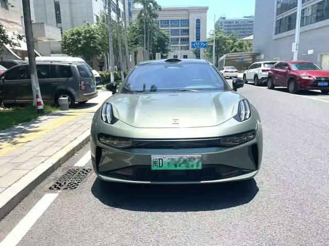 ZEEKR 001 2024