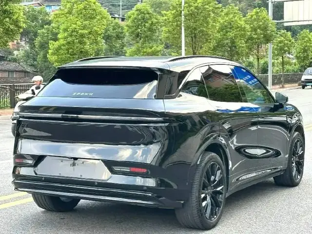 ZEEKR 001 2024
