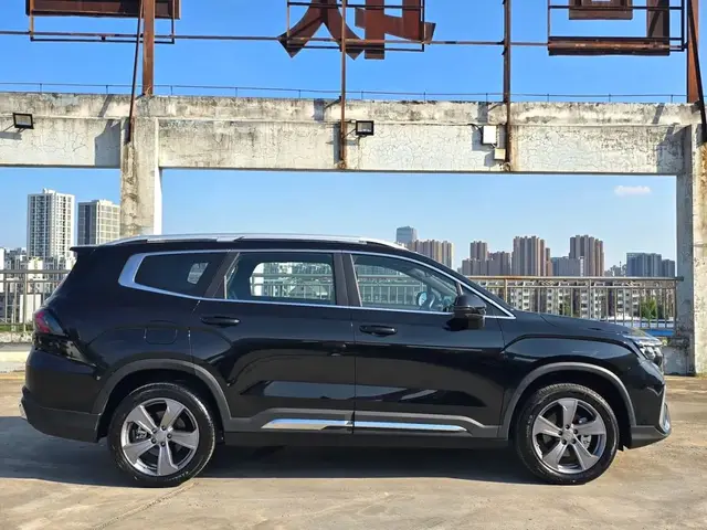 GEELY OKAVANGO 2025