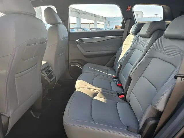 GEELY OKAVANGO 2025