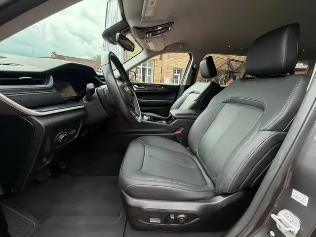 JEEP GRAND CHEROKEE L LAREDO 2022