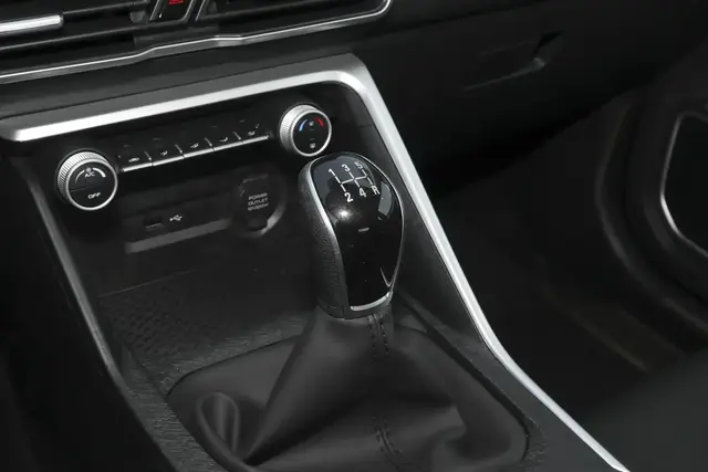 GEELY COOLRAY 2025