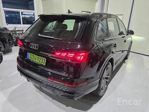 AUDI Q7 55 TFSI QUATTRO 2024