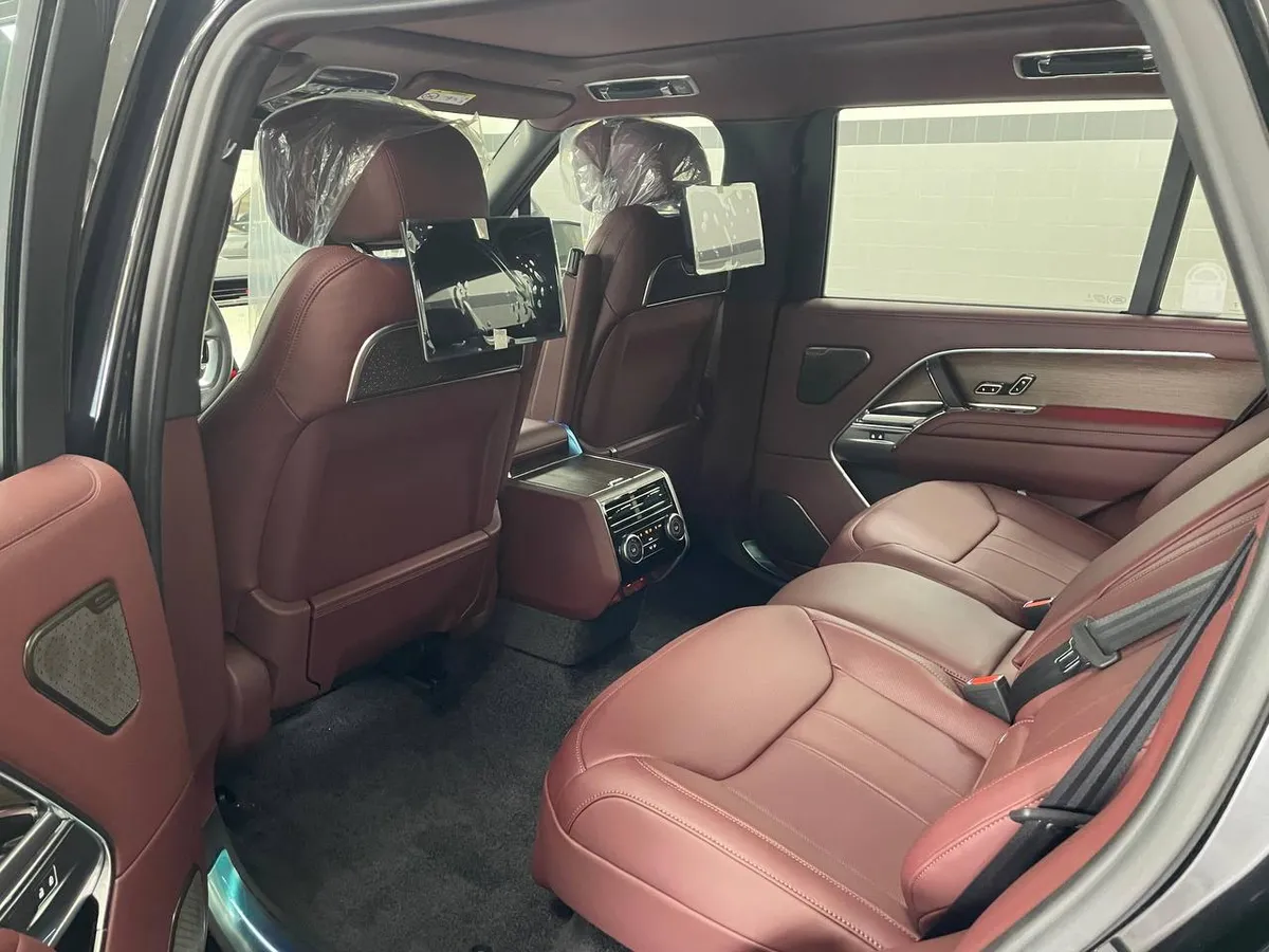 LAND ROVER P530 AB LWB 2026