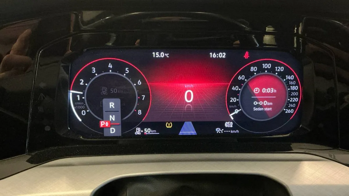 VOLKSWAGEN GOLF 2023