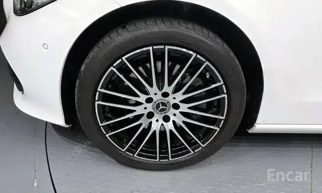 MERCEDES-BENZ C- 2022