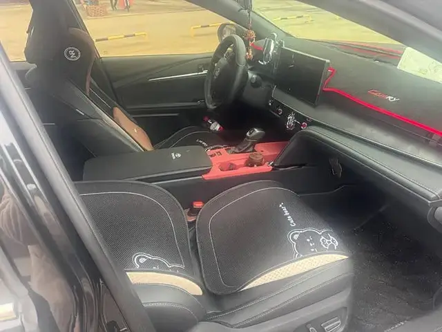 TOYOTA CAMRY GLORIOUS EDITION 2025