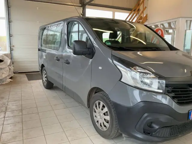 RENAULT TRAFIC 2016