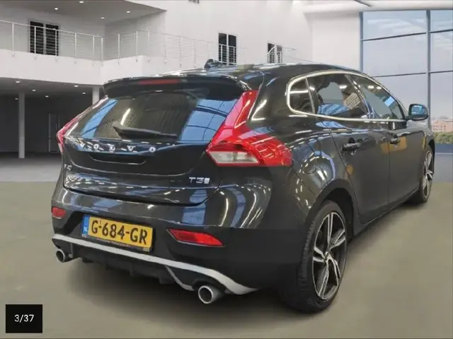 VOLVO V40 2018