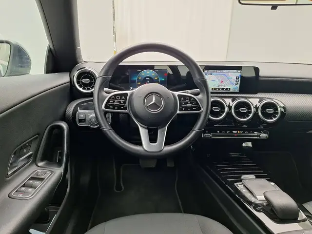 MERCEDES-BENZ CLA 180 BUSINESS SOLUTION 2021