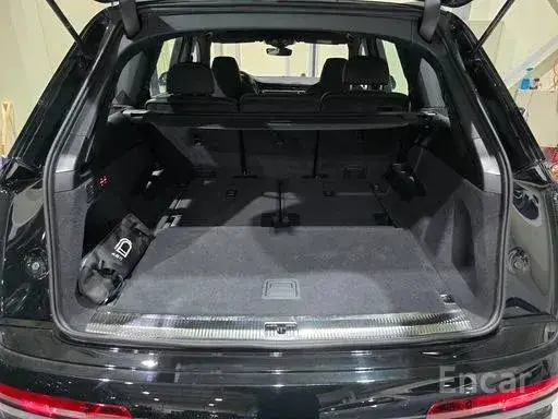 AUDI Q7 55 TFSI QUATTRO 2024