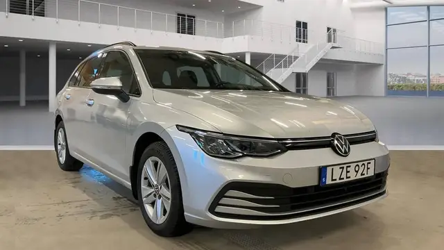 VOLKSWAGEN GOLF 2023