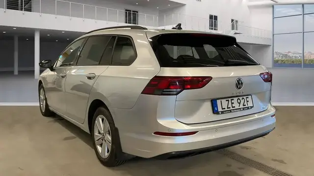 VOLKSWAGEN GOLF 2023
