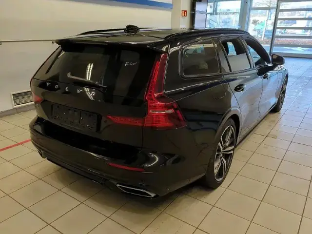 VOLVO V60 B4 2022
