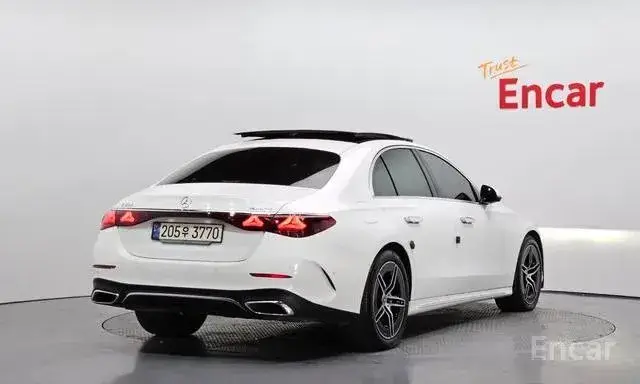 MERCEDES-BENZ E300 4MATIC AMG LINE 2024