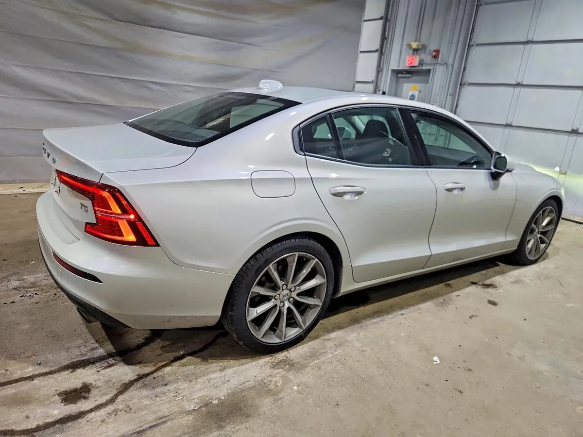 VOLVO S60 T5 MOMENTUM 2019