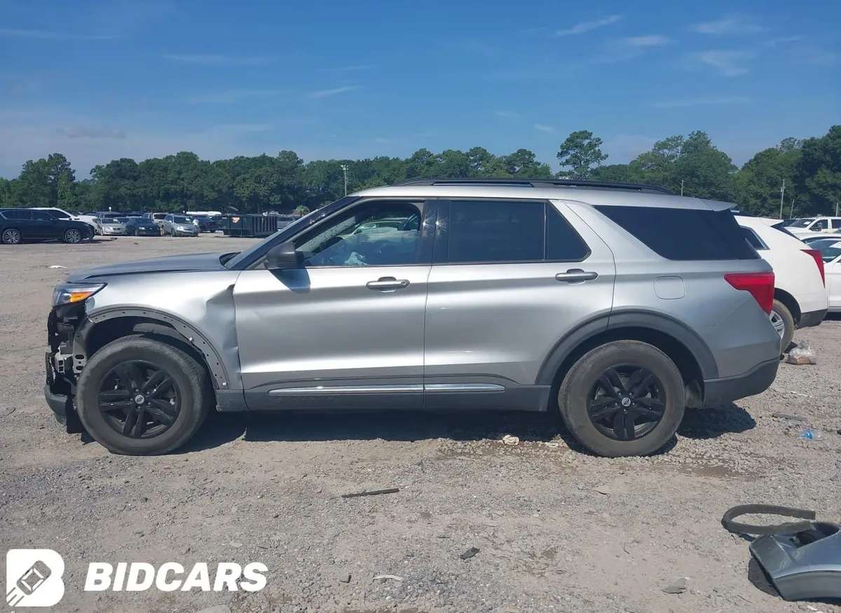 FORD EXPLORER XLT 2023