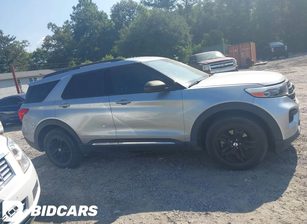 FORD EXPLORER XLT 2023