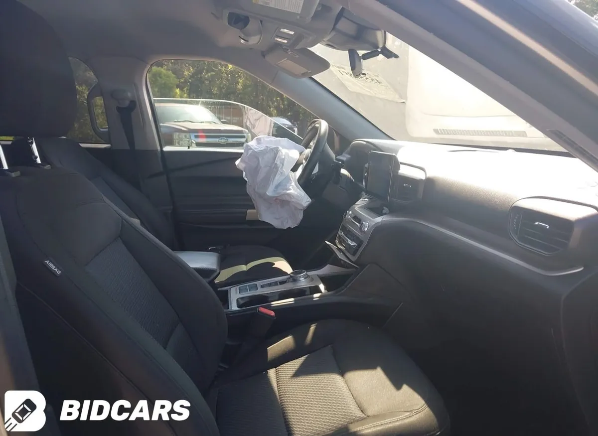 FORD EXPLORER XLT 2023
