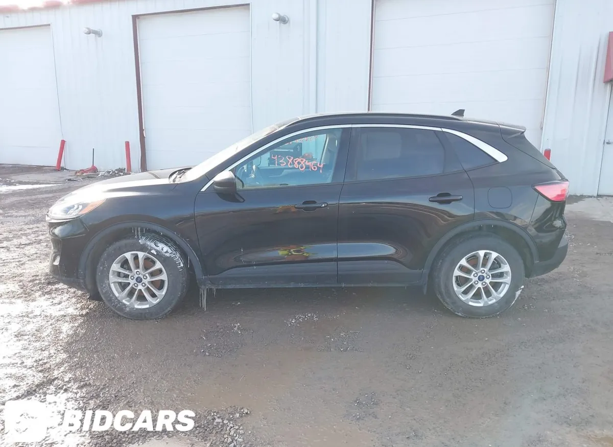 FORD ESCAPE SE 2022