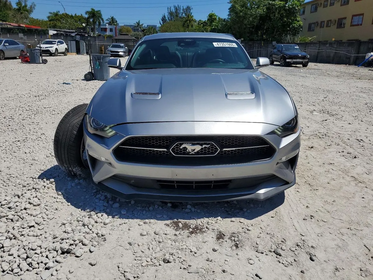 FORD MUSTANG 2021