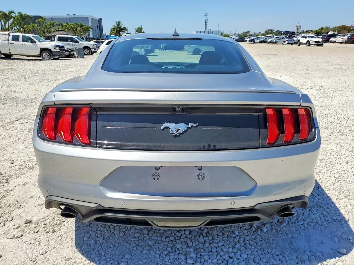 FORD MUSTANG 2021