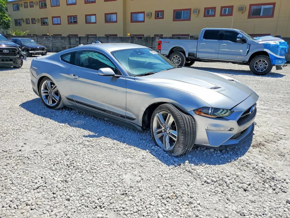 FORD MUSTANG 2021