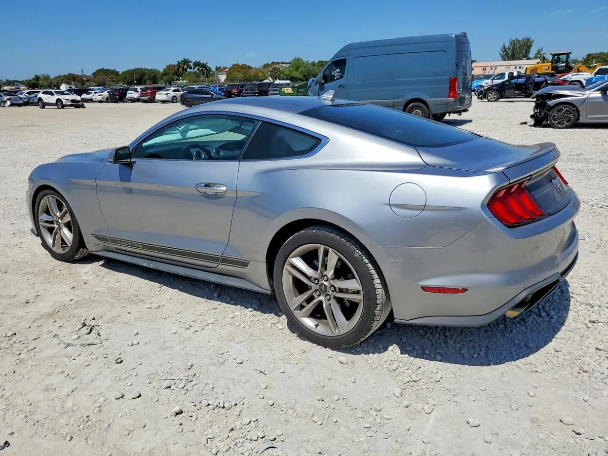 FORD MUSTANG 2021