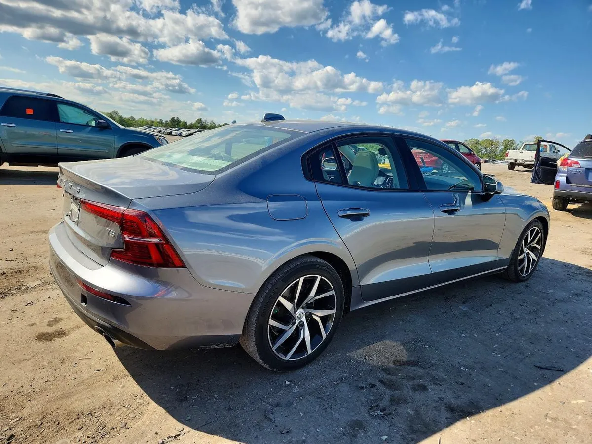 VOLVO S60 T5 MOMENTUM 2020