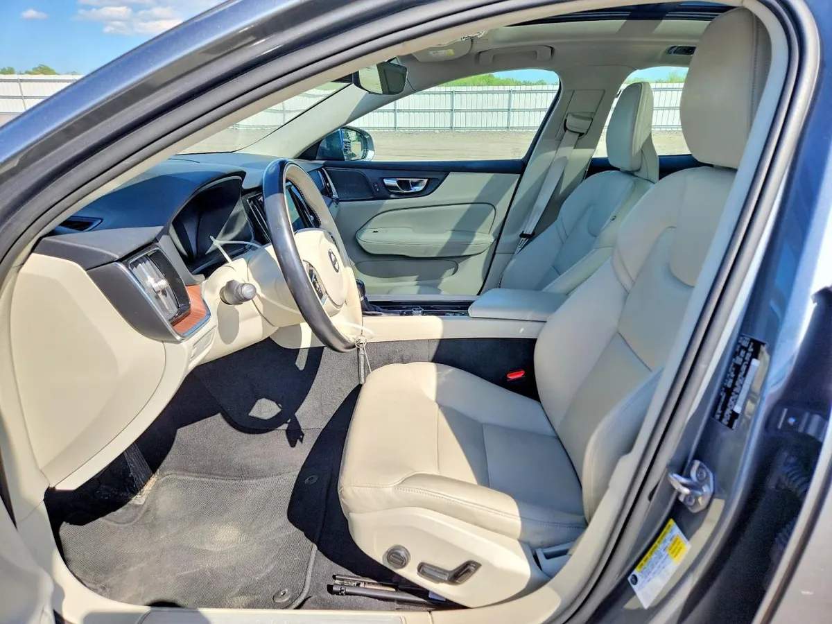 VOLVO S60 T5 MOMENTUM 2020