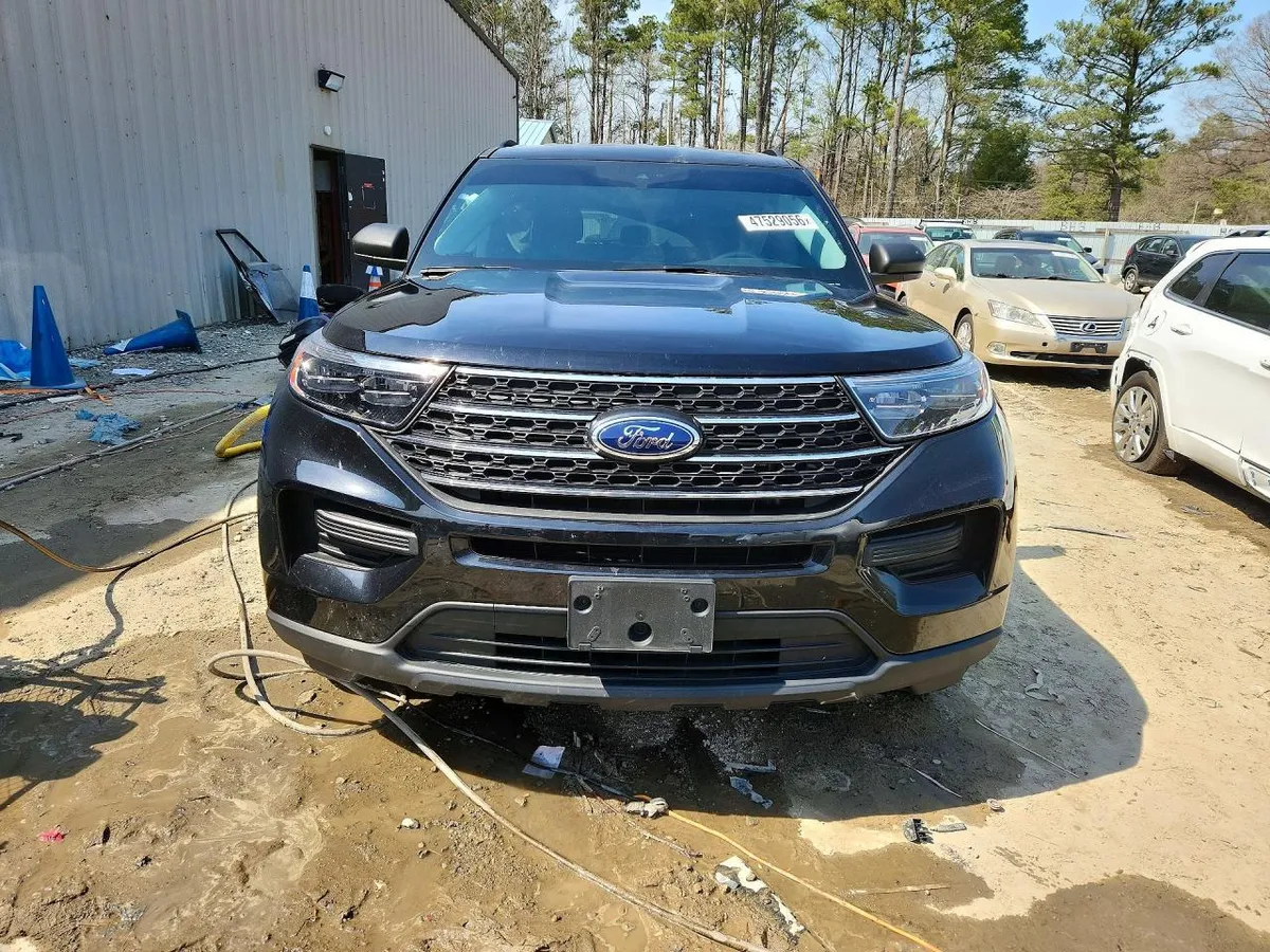 FORD EXPLORER XLT 2023