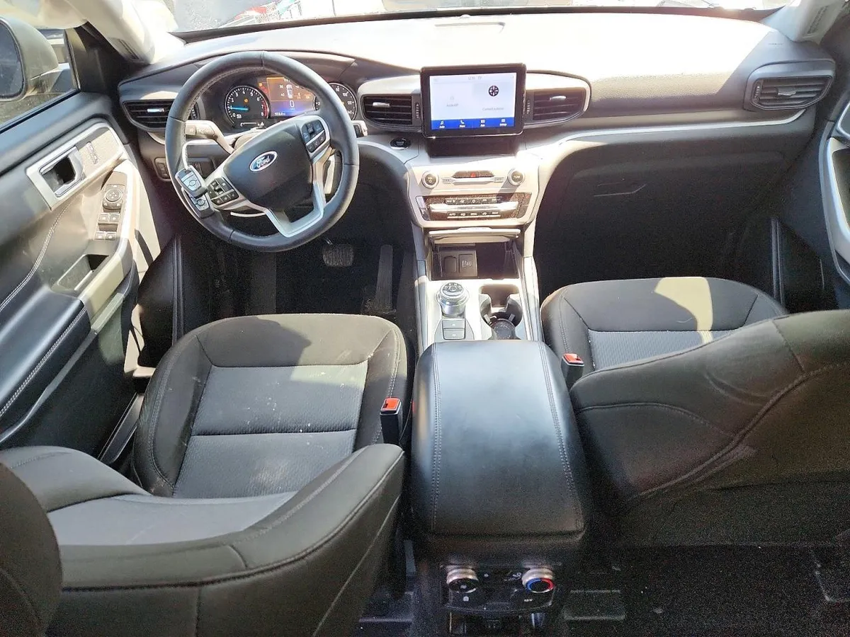 FORD EXPLORER XLT 2023